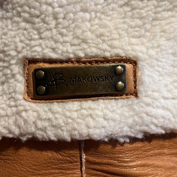 B. Makowsky Boots in Size 9. - Picture 2 of 9